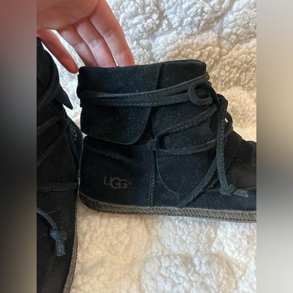 NWOB UGG Reid Moc Boots - Picture 5 of 15